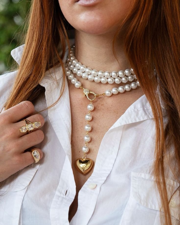 JOYERÍA we know it’s still may… but pearls wait for no one 💁 ♀️✨ june’s birthstone just couldn’t help but steal the spotlight early 🥰 #pearlsjewelry #junebirthstone #pearlnecklaces